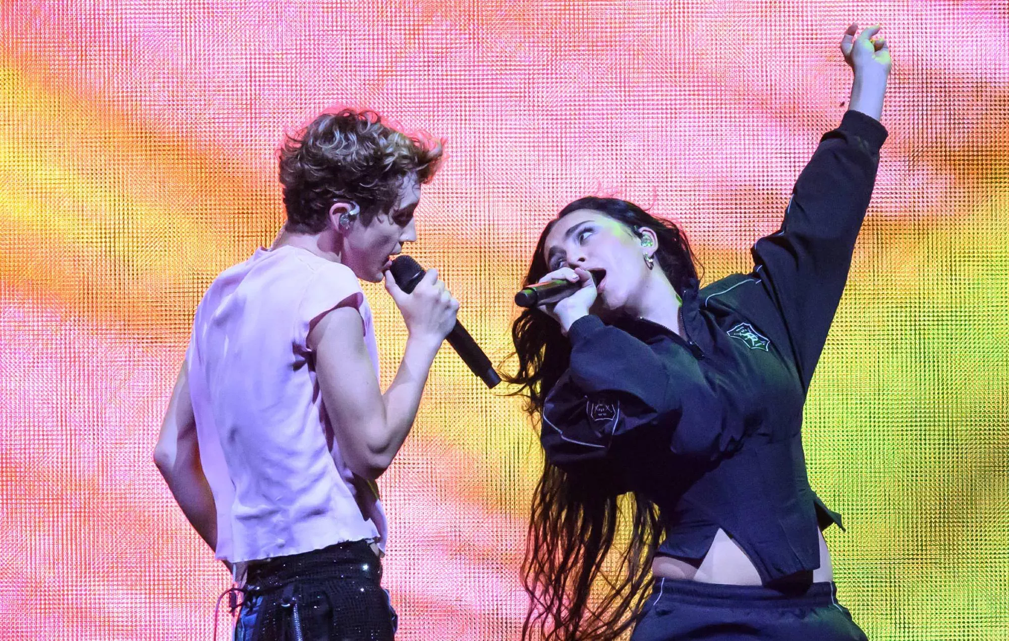 Esto es todo lo que Troye Sivan y Charli XCX tocaron en la primera noche de su gira conjunta 'Sweat' por EE.UU.