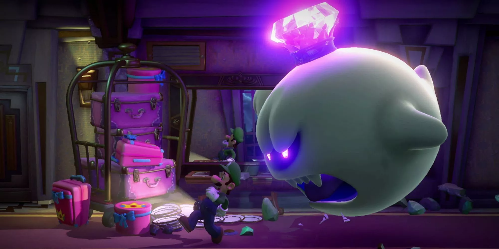 King Boo chasing Luigi through a hallway in Luigi's Mansion 3