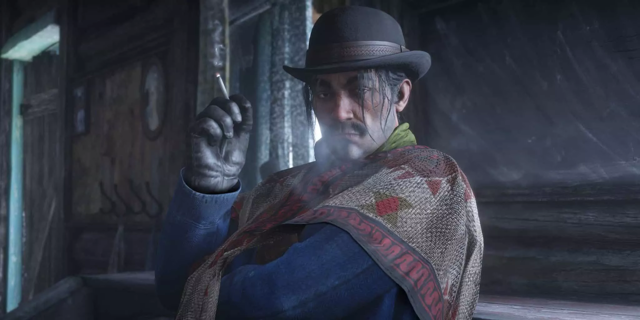 Javier de Red Dead Redemption 2 mirando a la cámara y fumando un cigarrillo