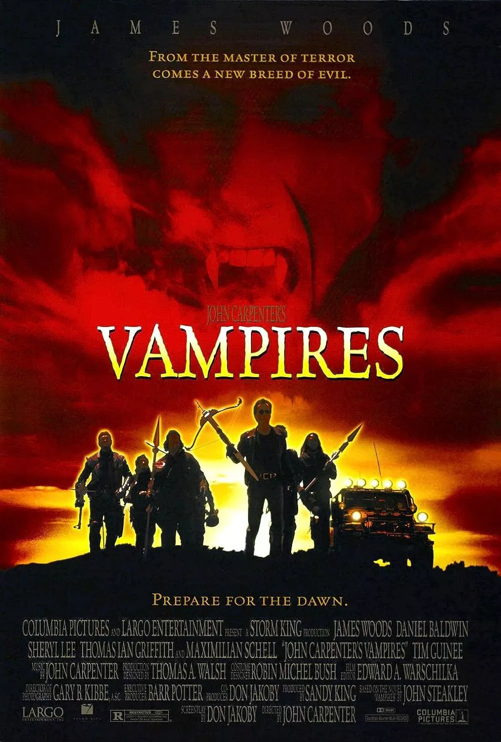 El reparto de Vampires sosteniendo armas en el cartel de la película