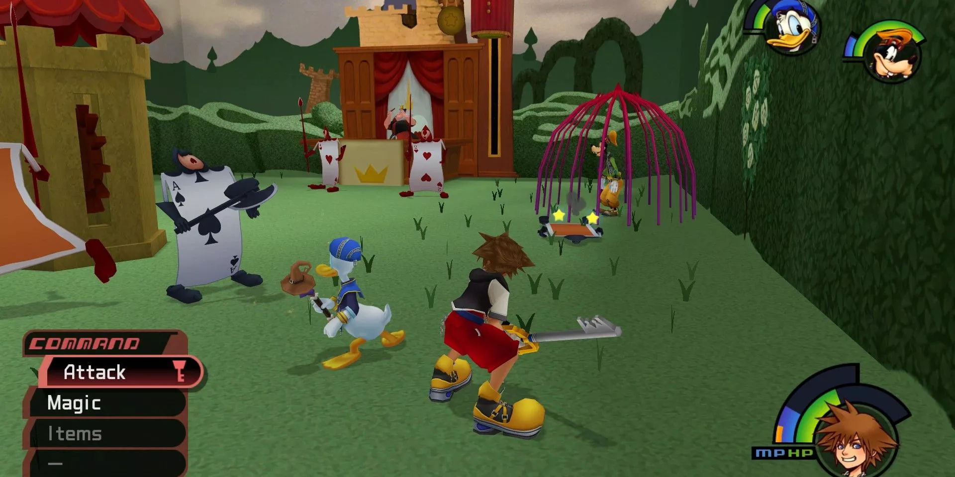 Sora, Donald y Goofy luchan contra enemigos en Wonderland en Kingdom Hearts