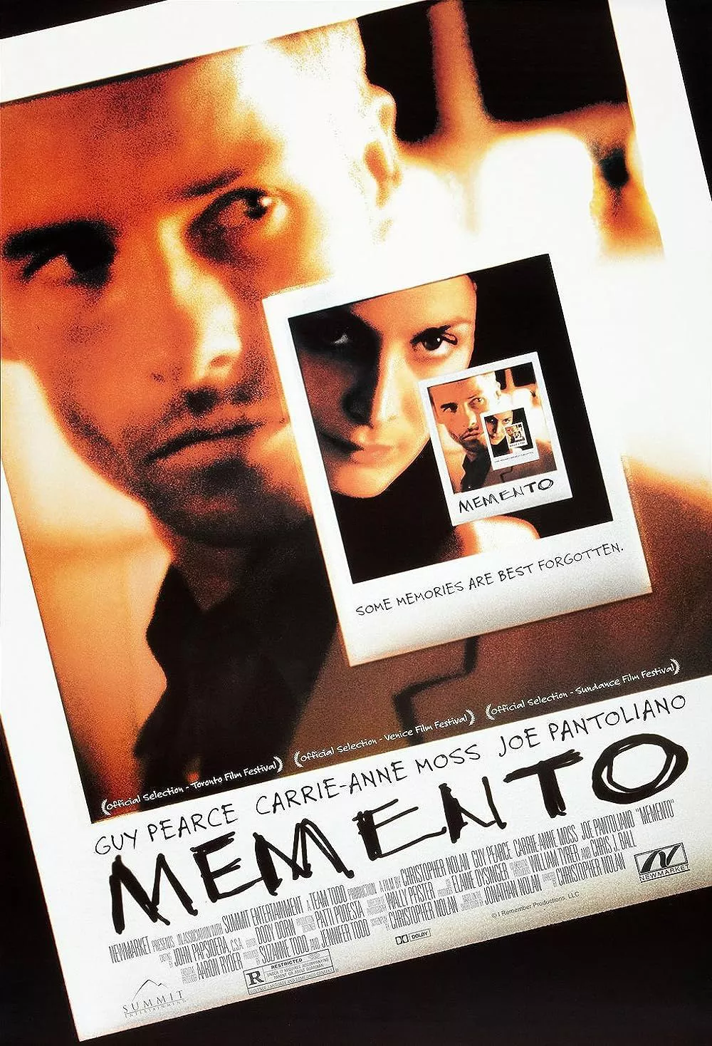 Guy Pearce and Carrie-Anne Moss on the Memento Poster