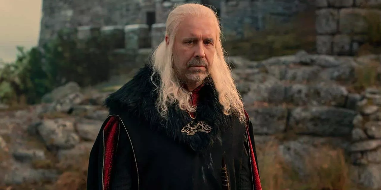 El Rey Viserys I Targaryen (Paddy Considine) se ve abatido durante el episodio cinco de House of the Dragon.