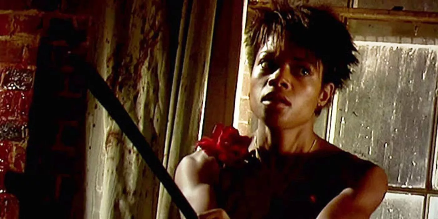 28 Days Later Naomie Harris holds a weapon.