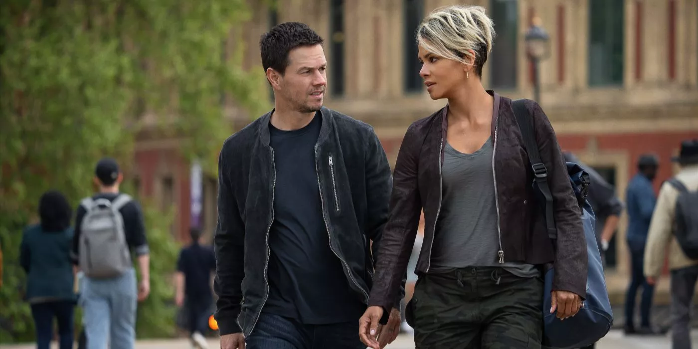 Mike (actor Mark Wahlberg) looks confused walking with Roxanne (actor Halle Berry) in The Union