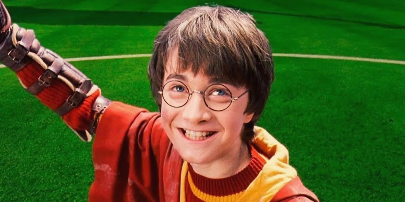 Harry Potter, interpretado por Daniel Radcliffe, juega Quidditch en Harry Potter y la Piedra Filosofal.