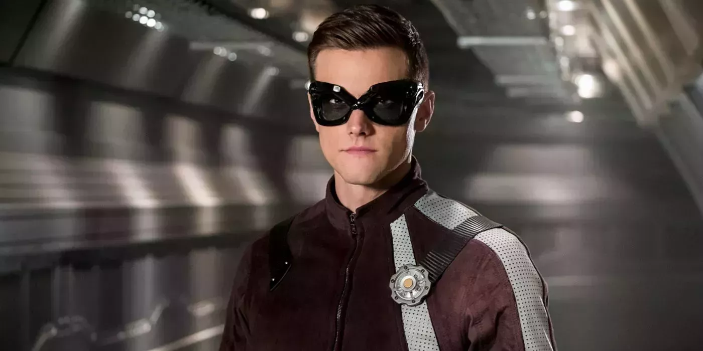 Ralph Dibney stands suited up as the Elongated Man in The Flash