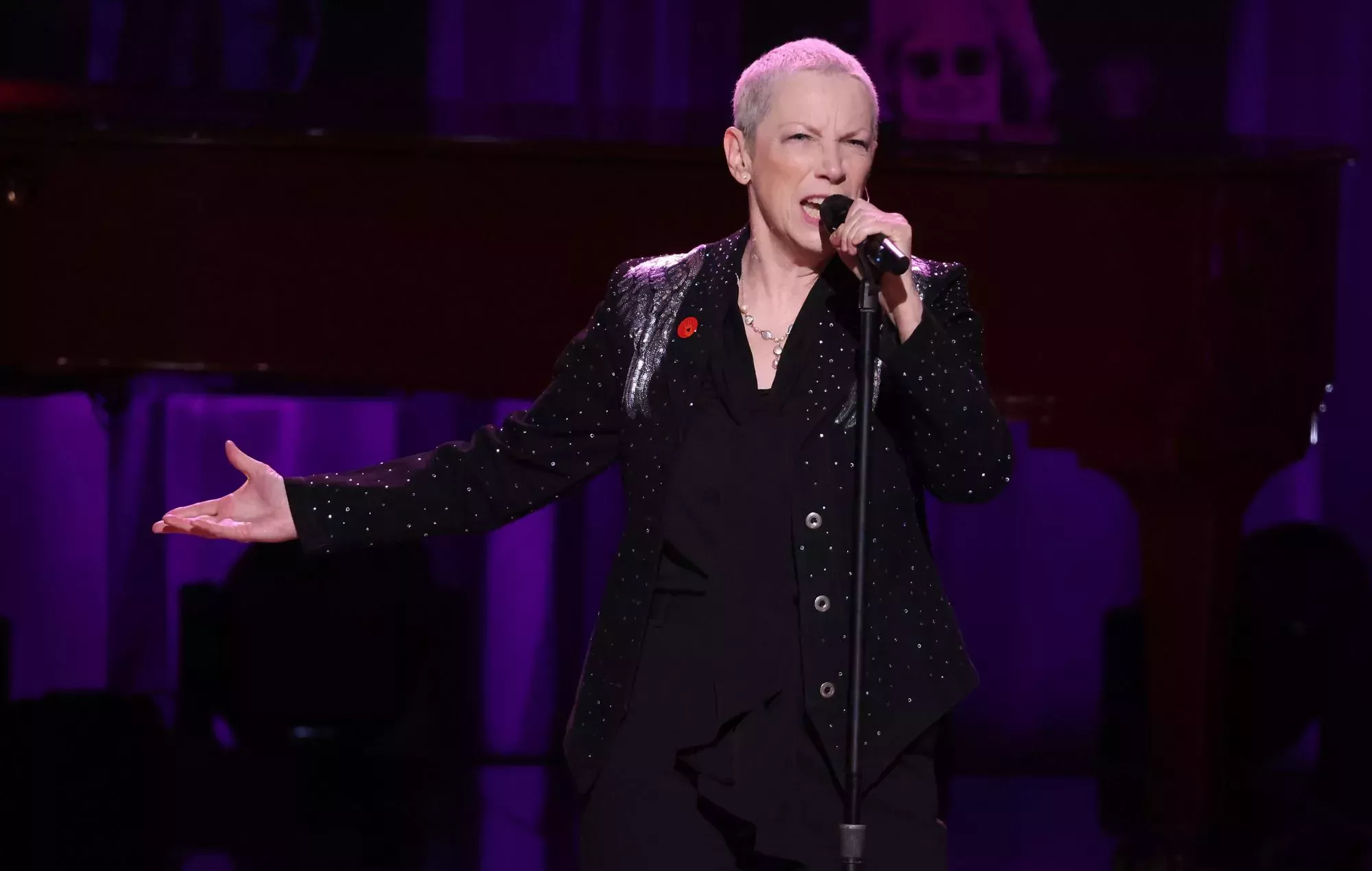 Annie Lennox pide un alto el fuego en el primer aniversario del conflicto palestino-israelí: 