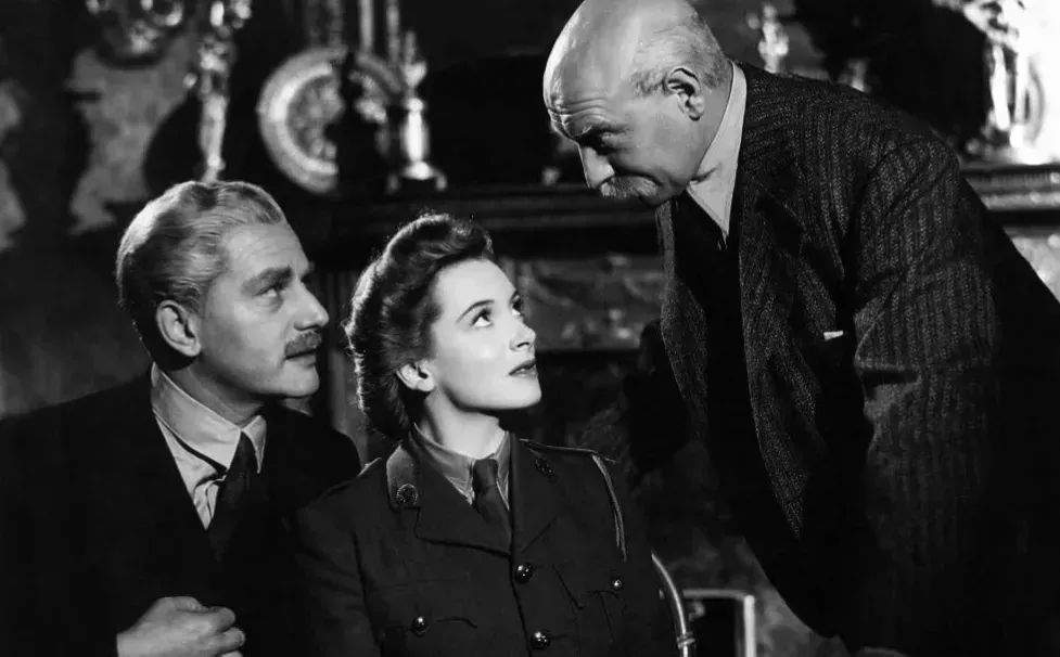 Livesey, Kerr, and Walbrook talk in The Life and Death of Colonel Blimp.