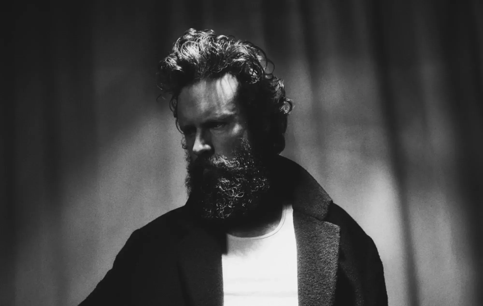 Escucha el nuevo single de Father John Misty, 