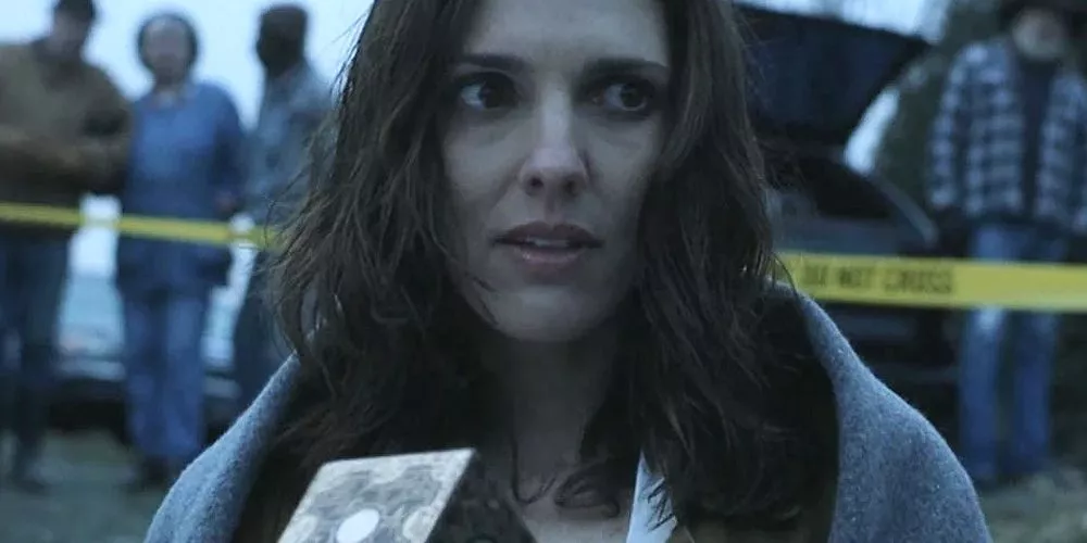 Kirsty Cotton holds the Lament Configuration in Hellraiser: Hellseeker