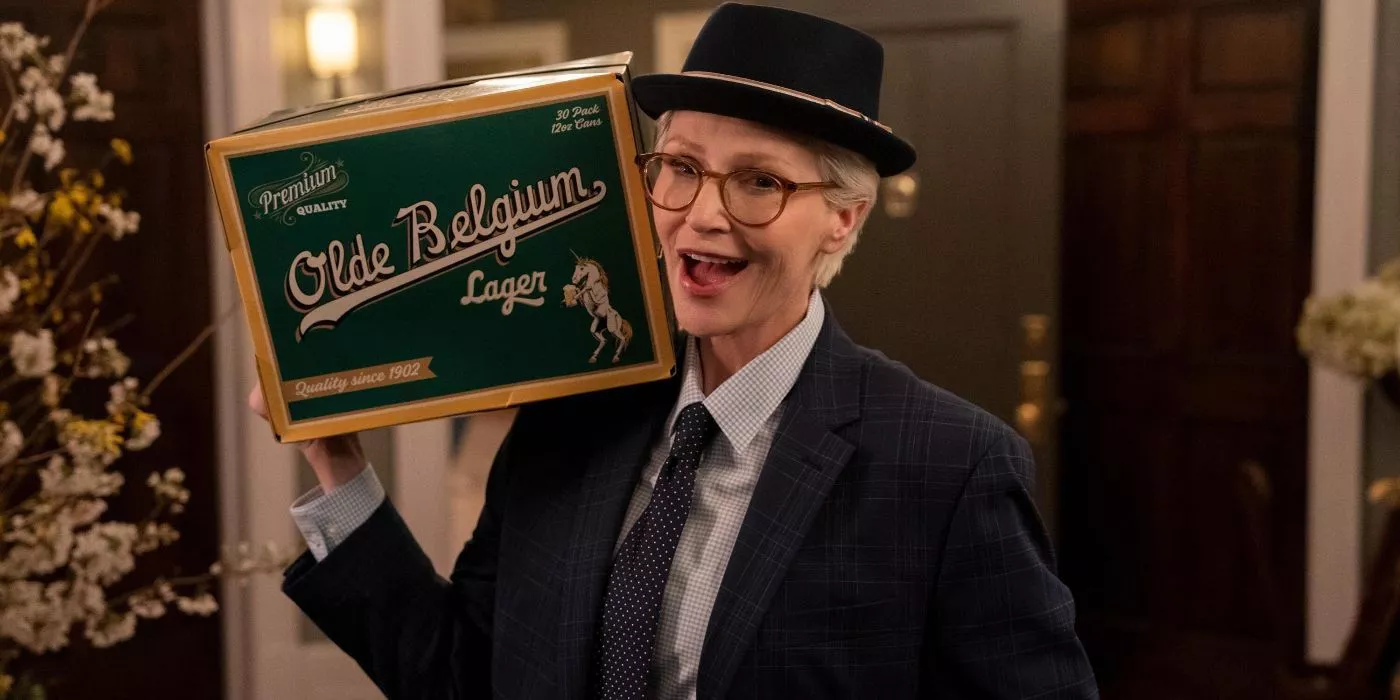 Sazz (Jane Lynch) arrives with beer in Only Murders in the Building Season 3.