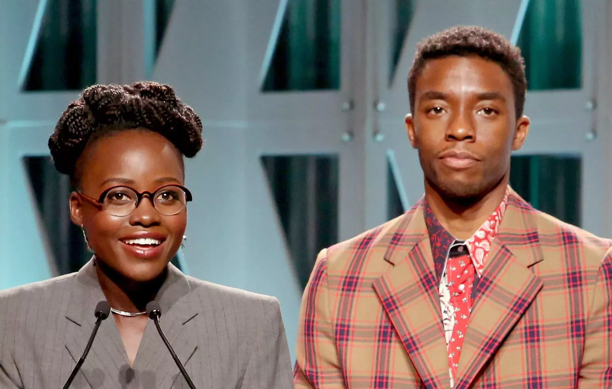 Lupita Nyong'o rompe a llorar al recordar a Chadwick Boseman en un festival de cine