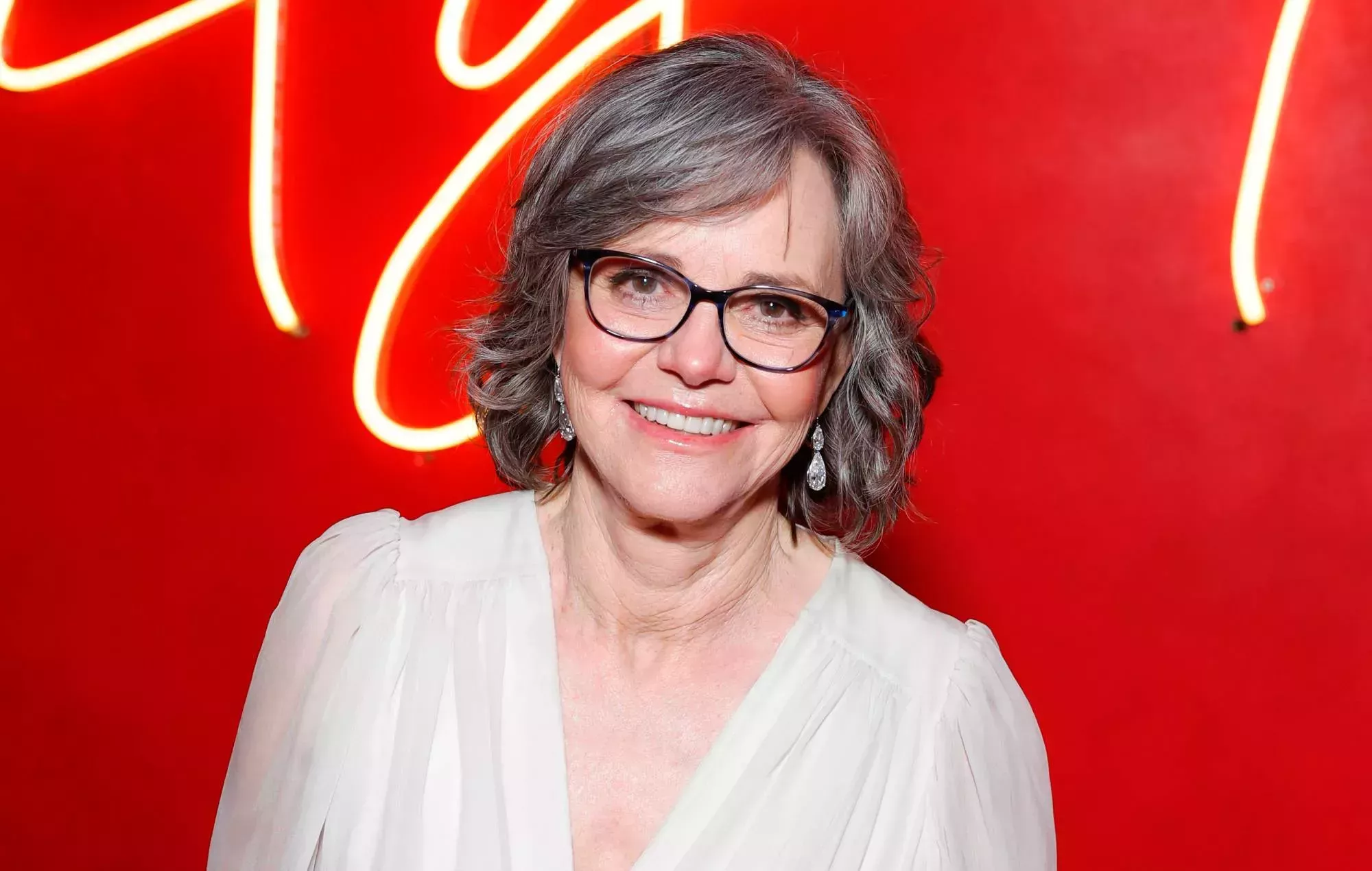 Sally Field comparte su experiencia con el aborto en México para apoyar a Kamala Harris