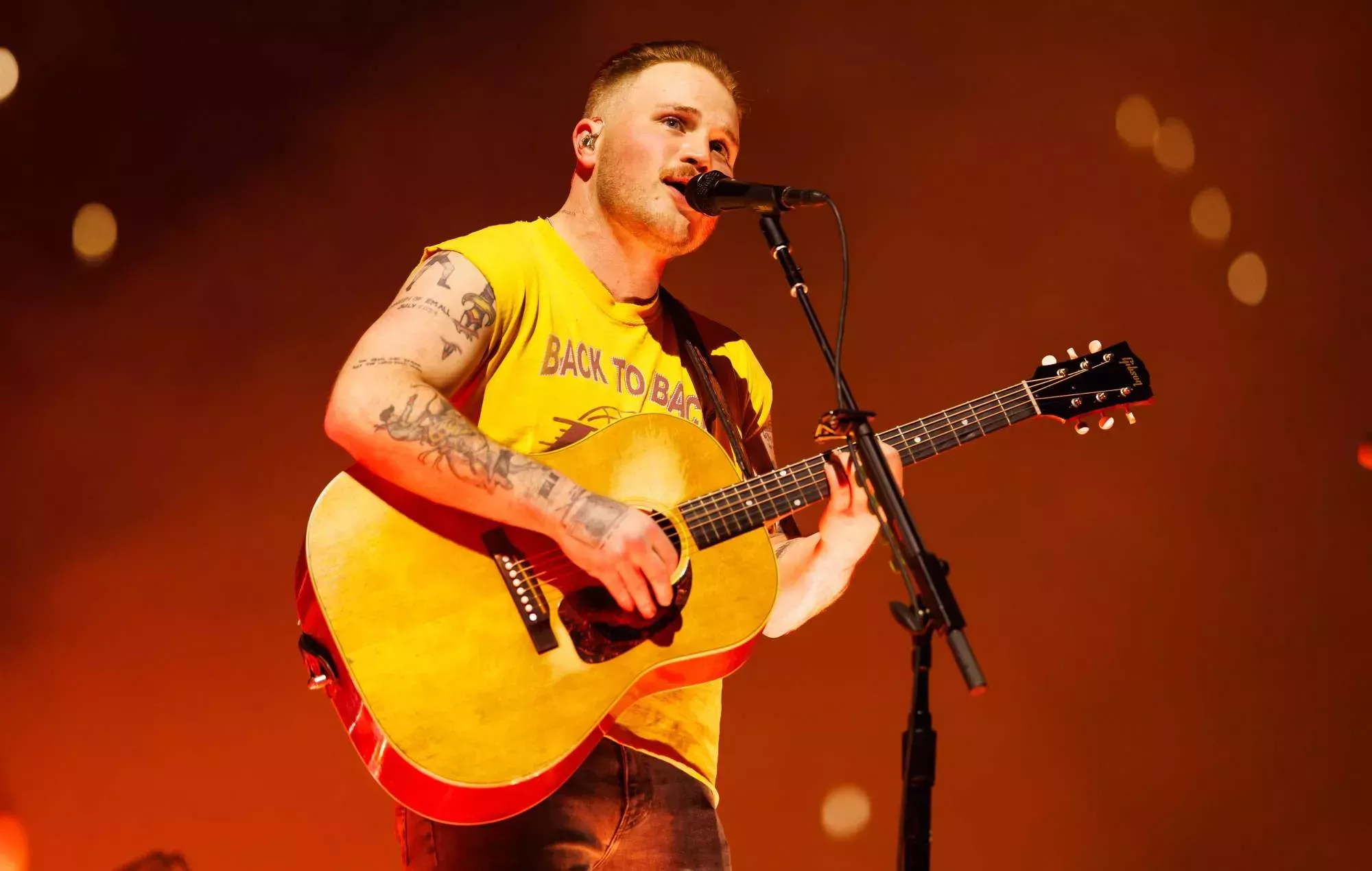 Zach Bryan rechaza su música en los Grammy