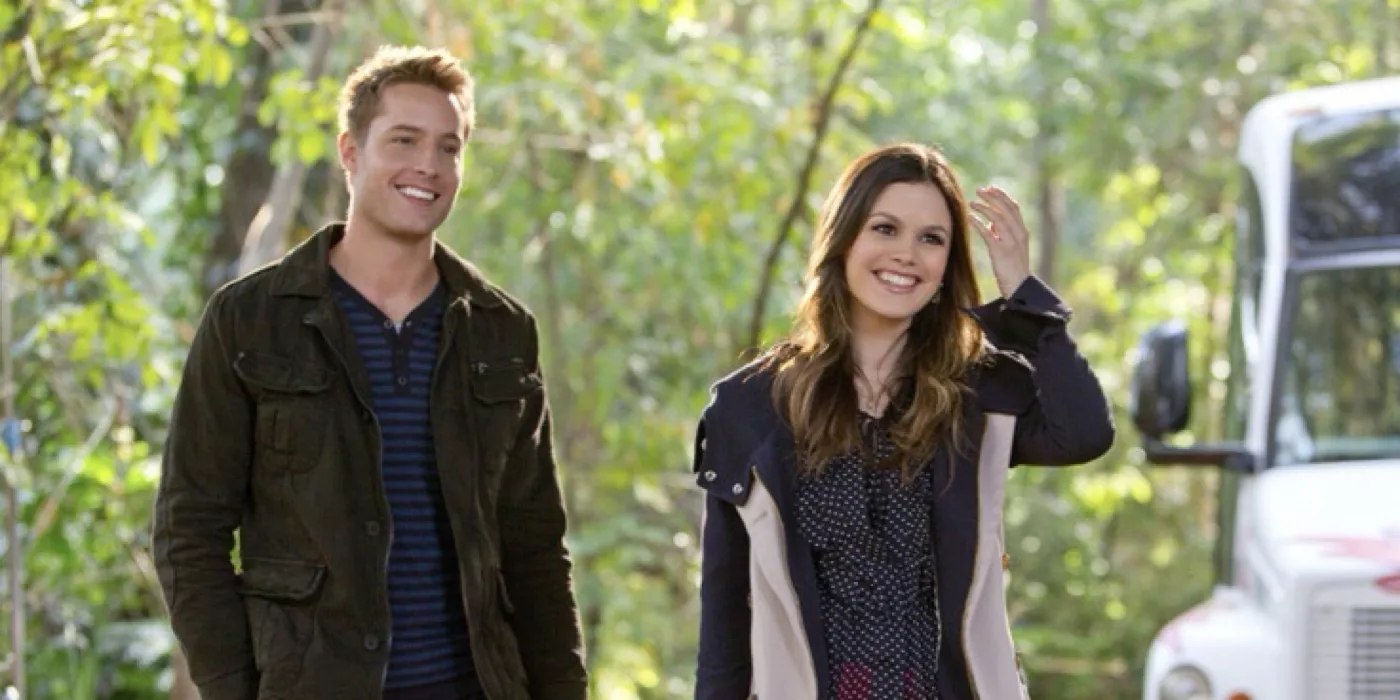 Jesse y Zoe caminan juntos en Hart of Dixie