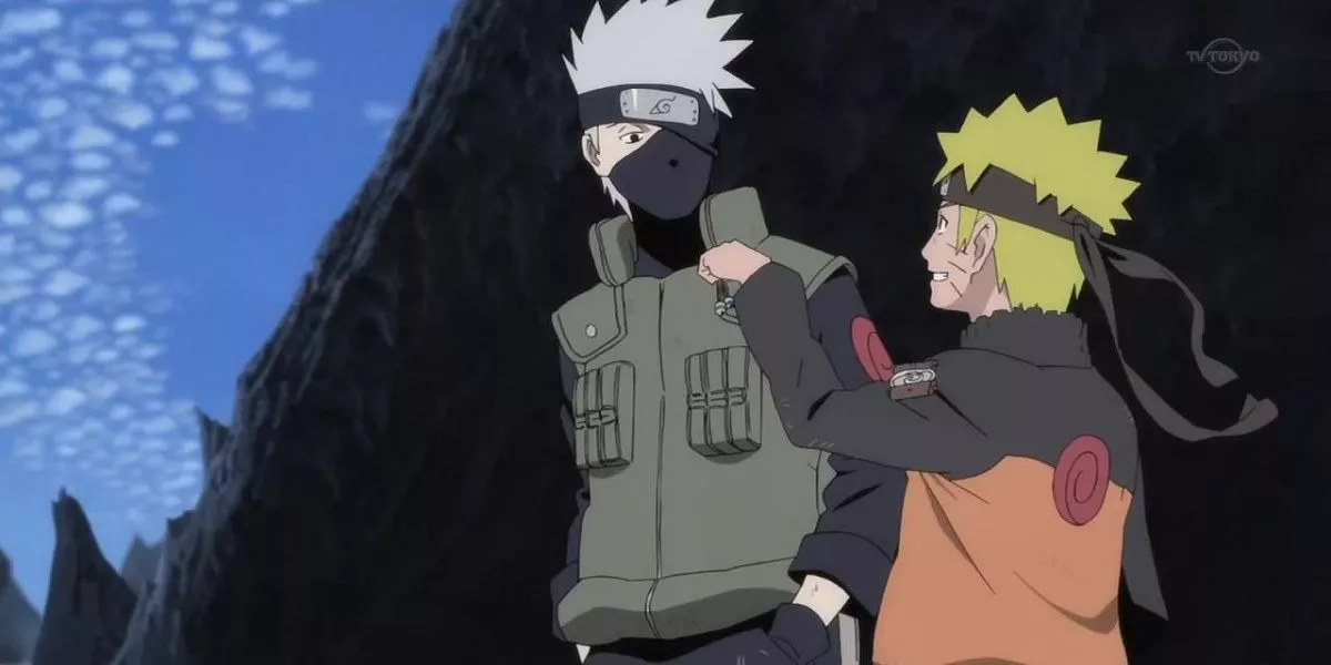 Naruto sosteniendo campanas frente a Kakashi de Naruto Shippuden La voluntad de fuego