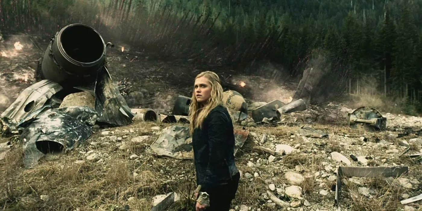 Eliza Taylor as Clarke standing in the rubble of the Exodus Ship in The 100