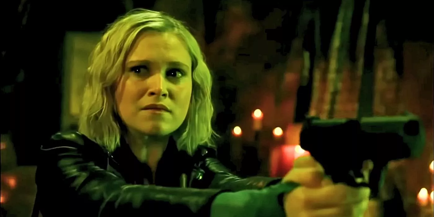 Eliza Taylor as Clarke pointing a gun at disciples in The 100