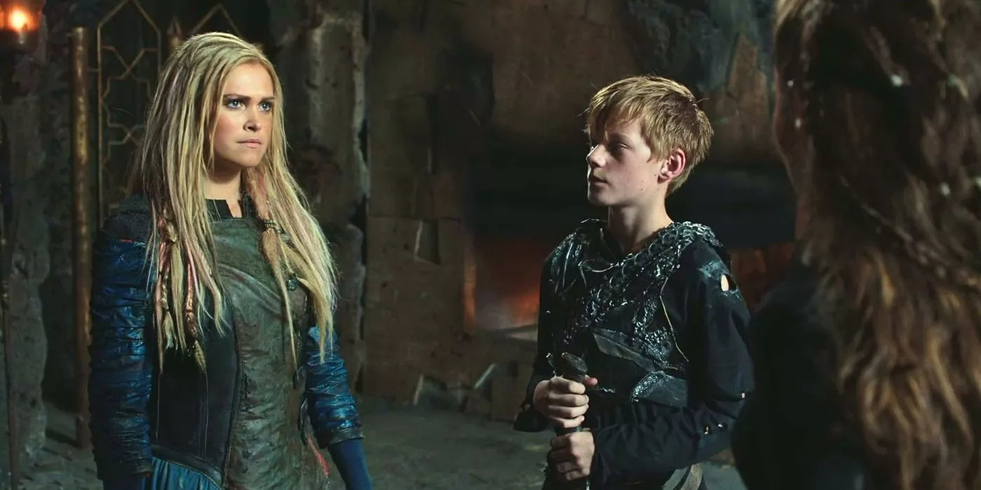 Eliza Taylo as Clarke and Corey Gruter-Andrew as Aden talking to Lexa in The 100