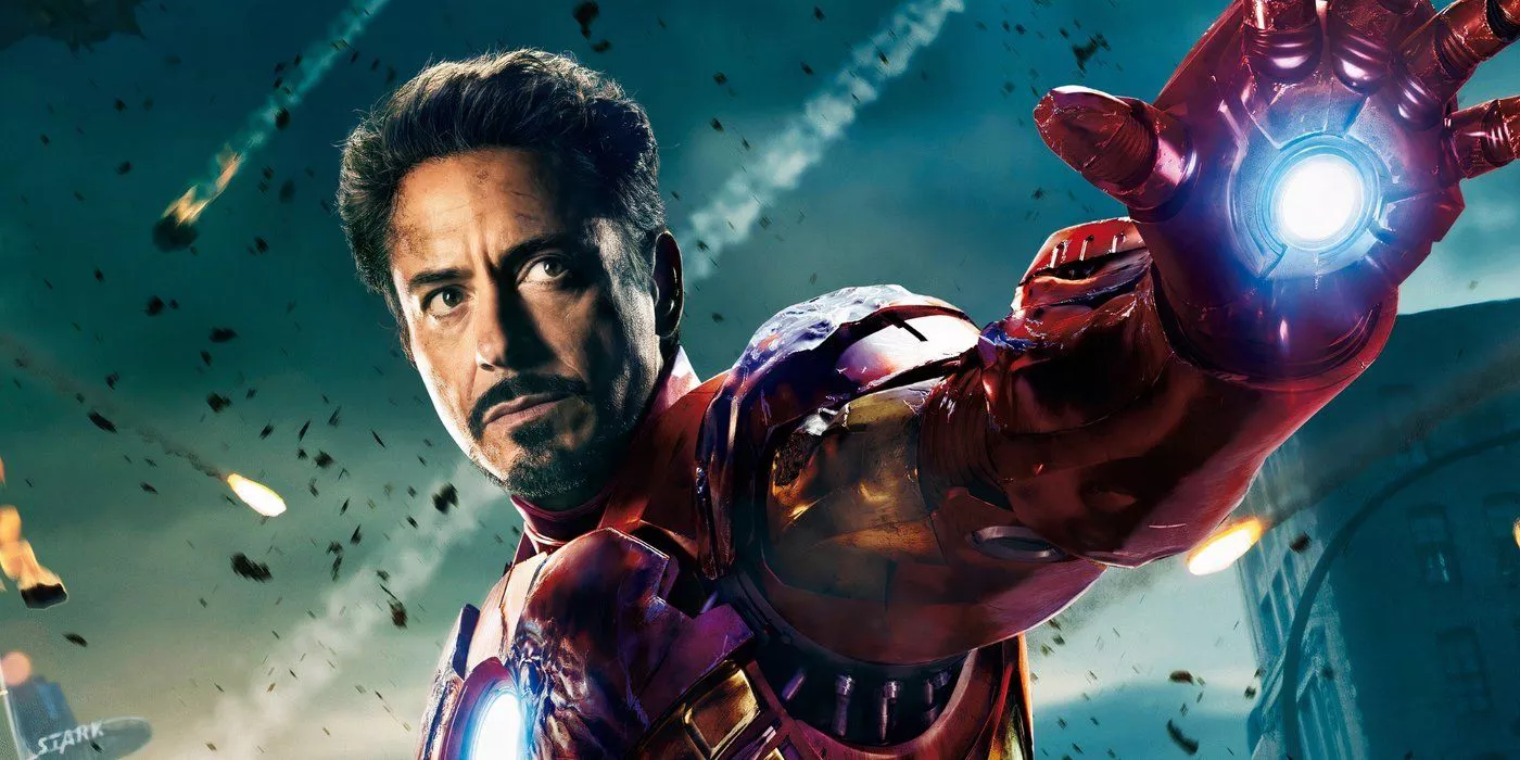 Robert Downey Jr. como Tony Stark/Iron Man en el medio de la Batalla de Nueva York protegiendo civiles de alienígenas.