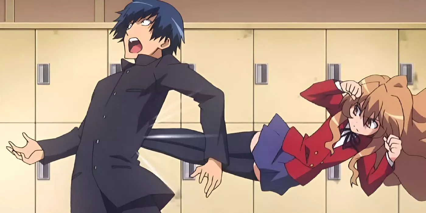 Taiga pateando a Ryuuji en Toradora!