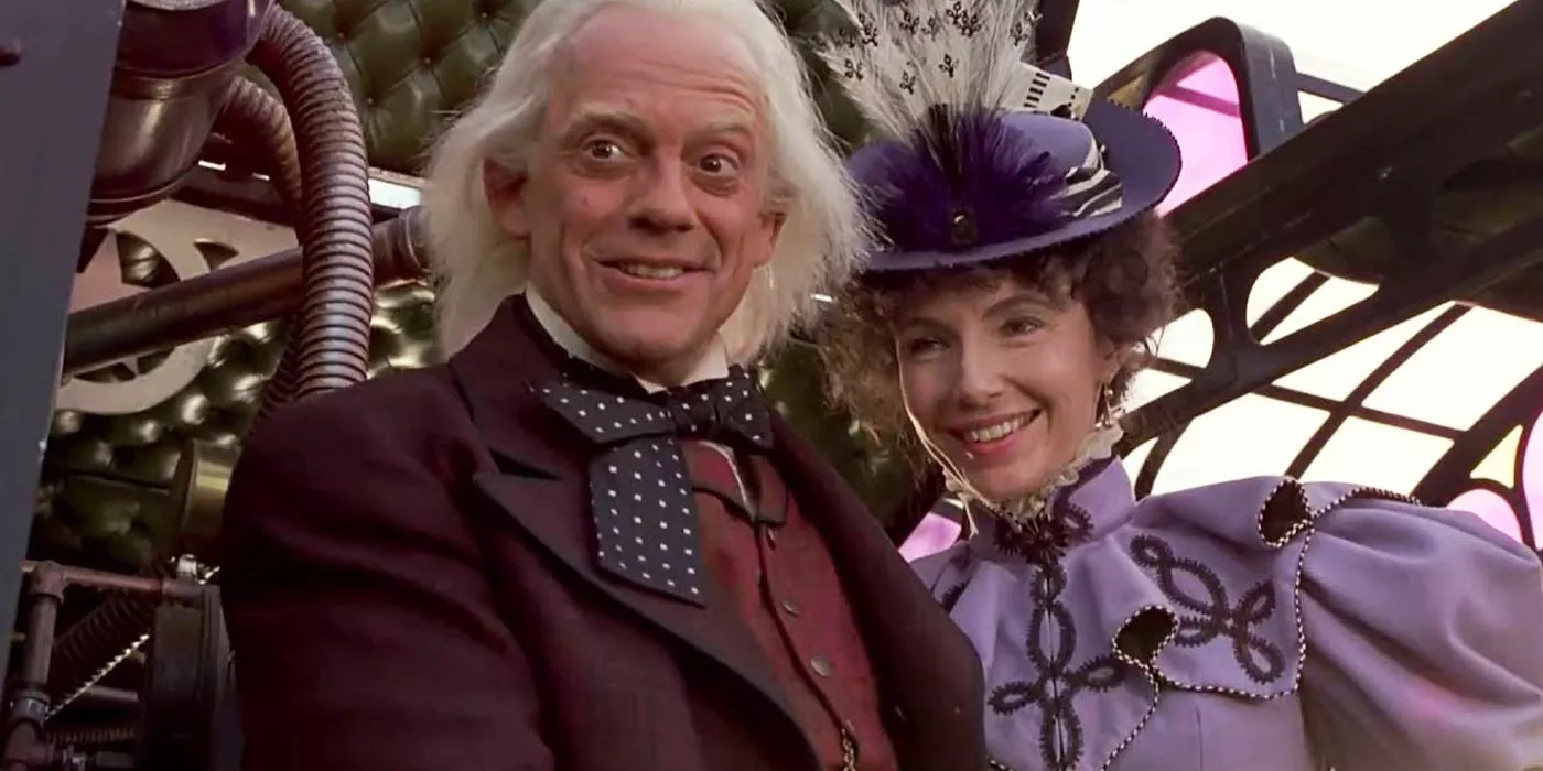 Doc Brown (Christopher Lloyd) y Clara Clayton (Mary Steenburgen) sonríen al regresar a 1985 en Back to the Future Part III.