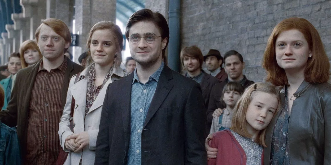 Harry, Ron, Hermoine y Ginny despidiendo a sus hijos en su primer año en Hogwarts