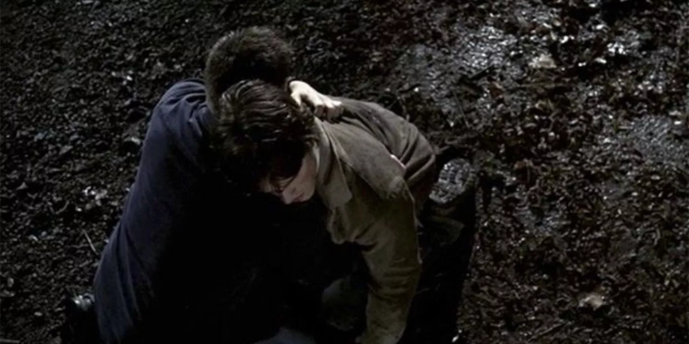 Dean holds Sam as he dies in Season 2 of Supernatural.