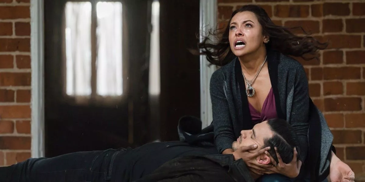 Bonnie cradles dead Enzo in The Vampire Diaries