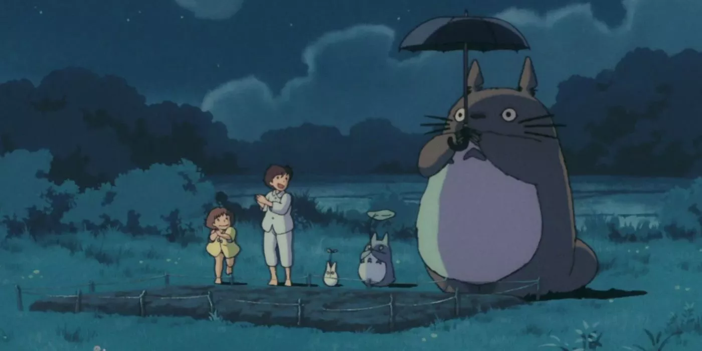 Totoro junto al jardín con Mei y Satsuki en Mi Vecino Totoro