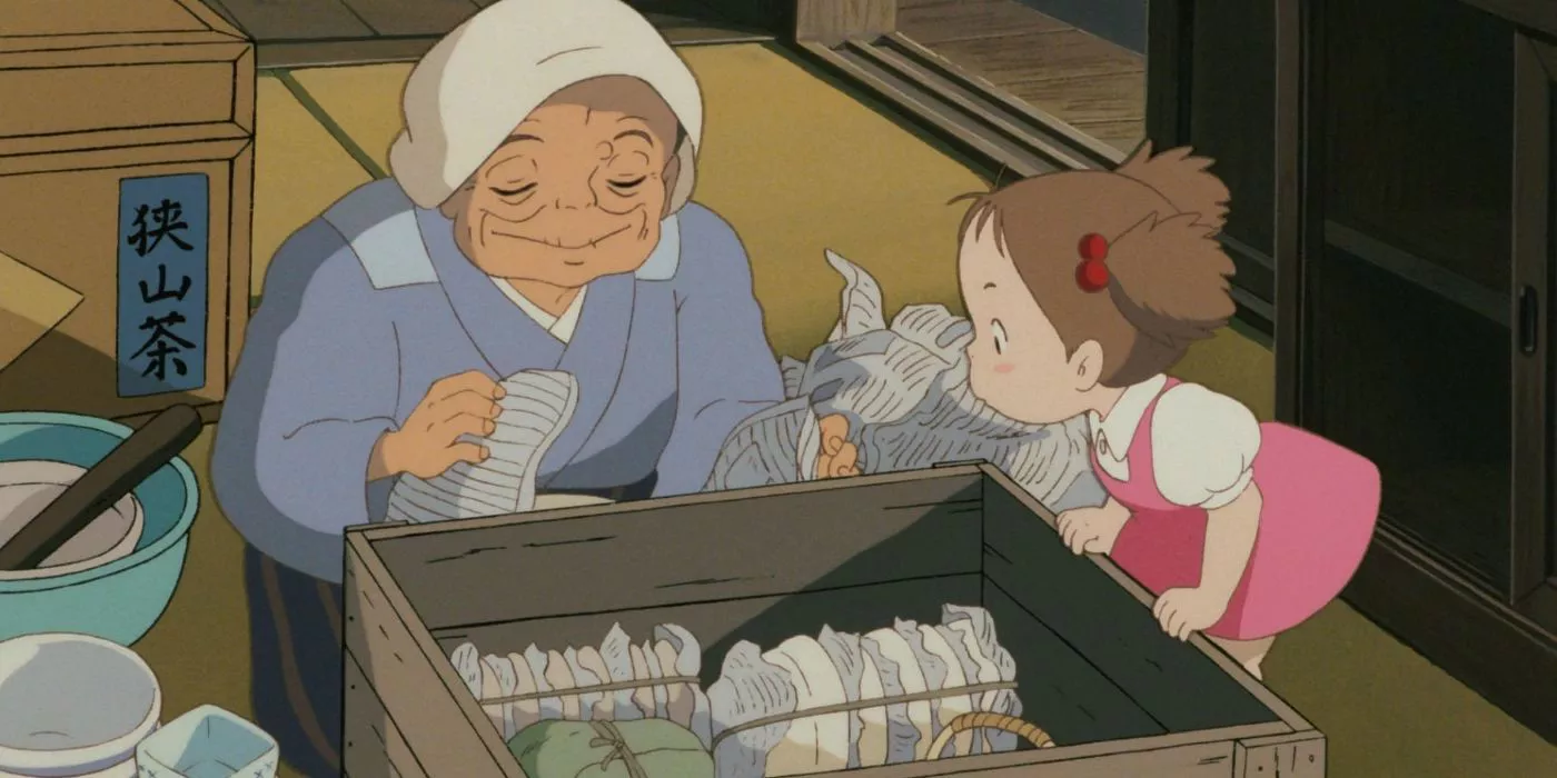 La abuela desempacando los platos de los Kusakabe junto a Mei en Mi Vecino Totoro