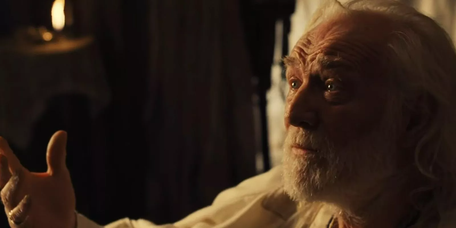 Richard Harris es el Emperador Marcus Aurelius en Gladiador.