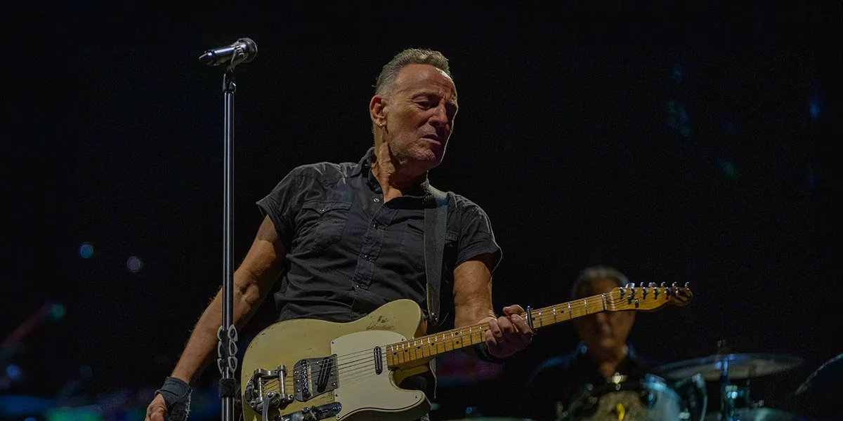 Bruce Springsteen Abre Su Primer Concierto Post-Electoral Con ‘Una Oración de Lucha por Mi País’