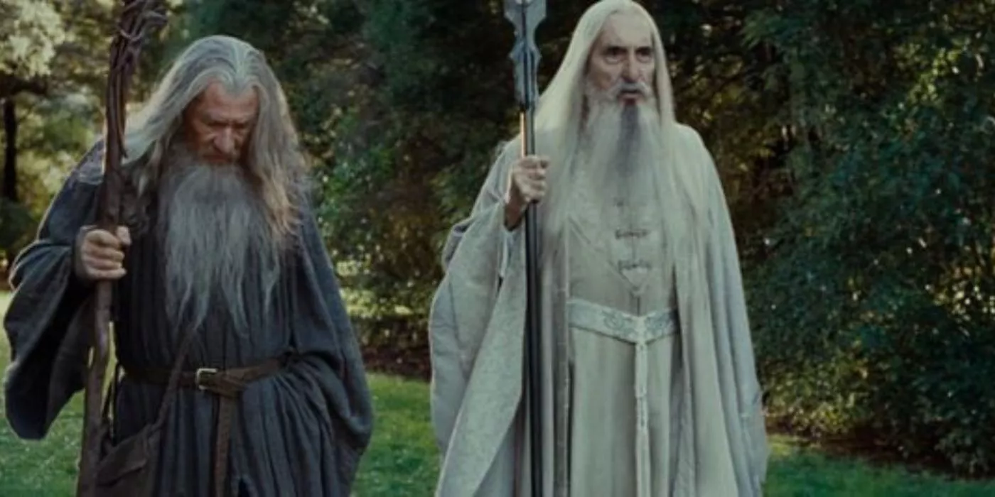 Gandalf y Saruman caminando juntos en El Señor de los Anillos