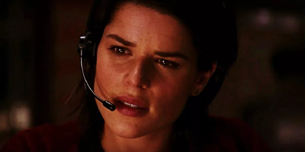 Sidney Prescott (Neve Campbell) at the call center in Scream 3