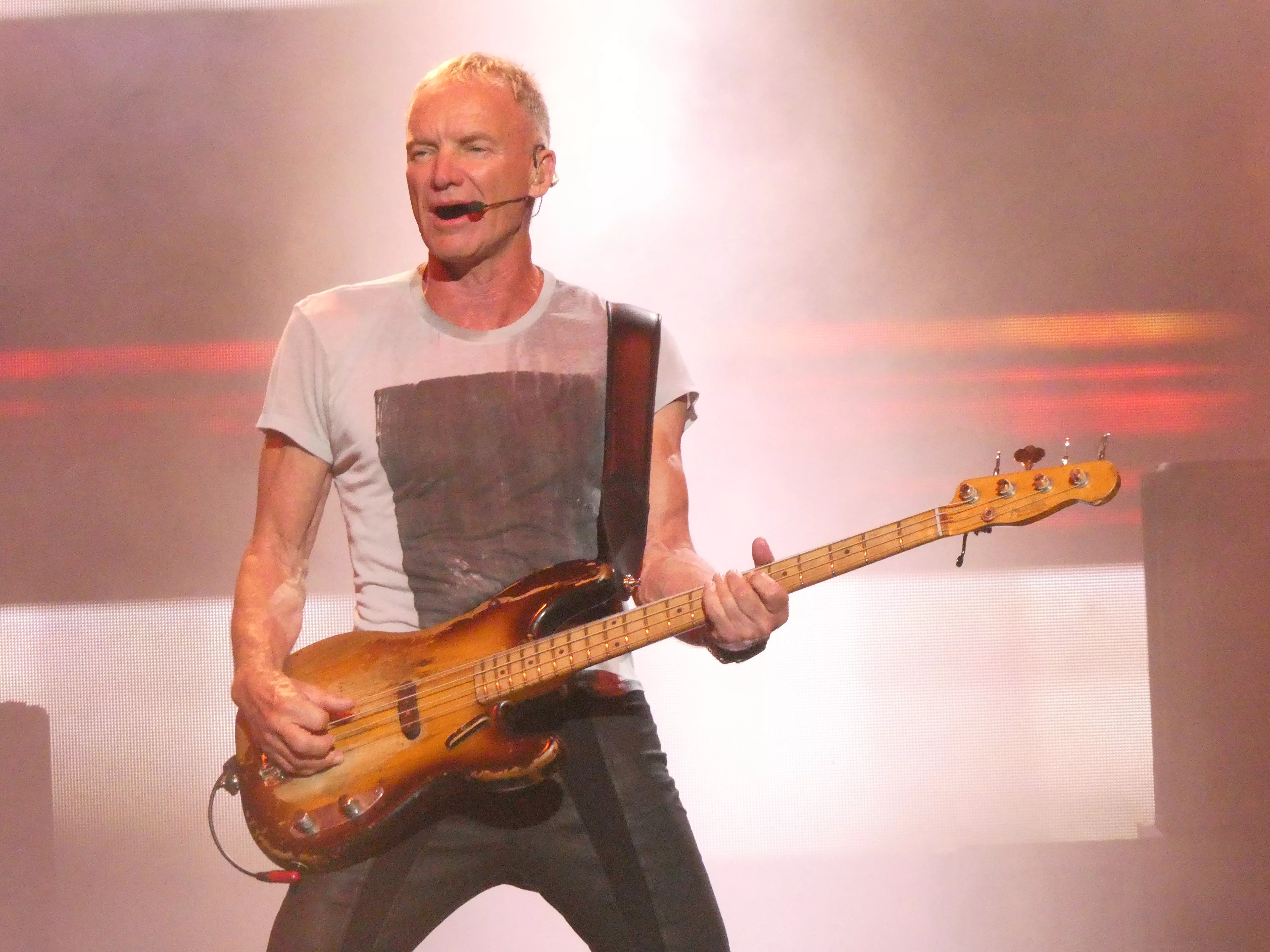 El regreso de Sting al formato de trío de poder ofrece resultados triples en una mini residencia en el Wiltern de L.A.: Crítica de concierto