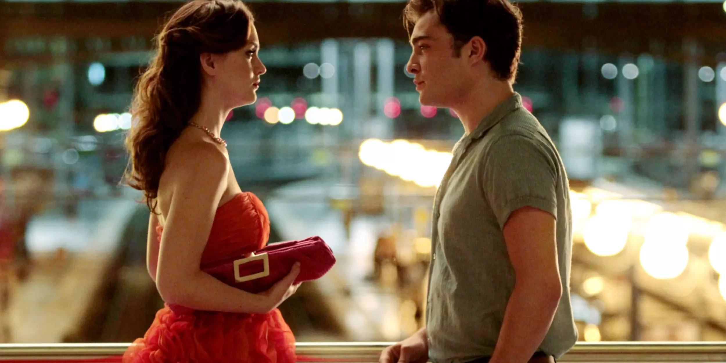 Chuck and Blair meet at the train station in Paris in Gossip GIRl.