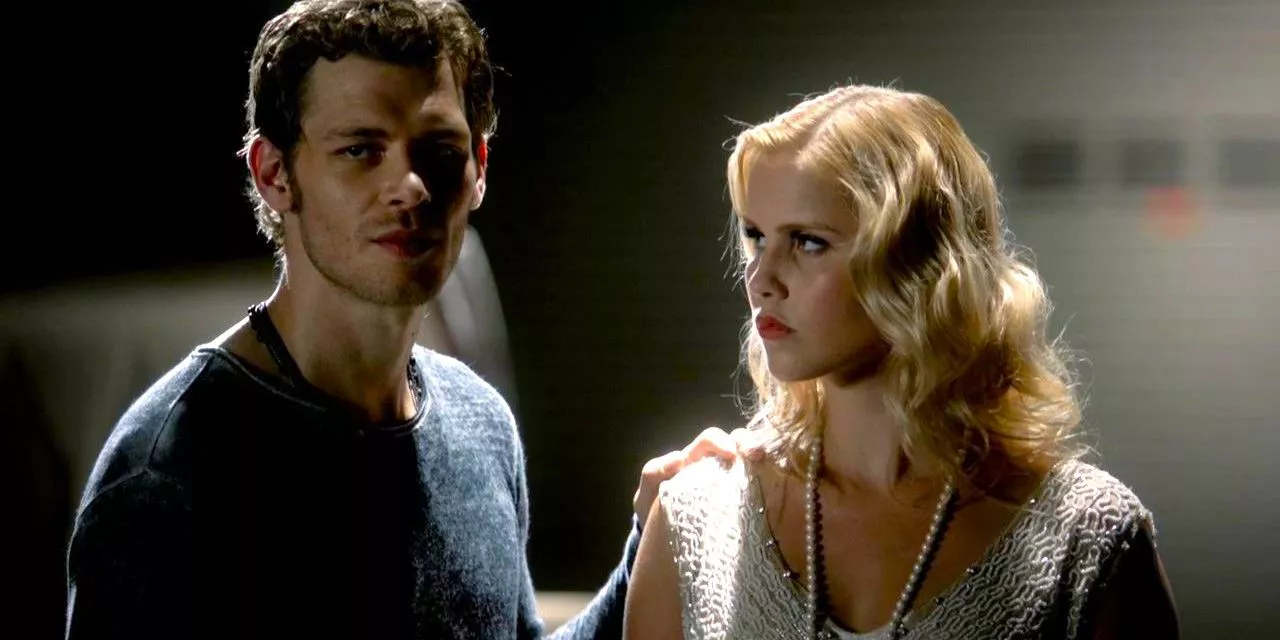 Klaus está junto a Rebekah en un vestido de los años veinte después de desenterrarla en The Vampire Diaries