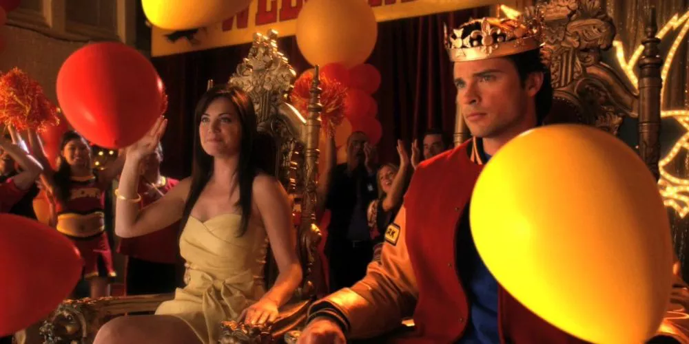 Clark and Lois are Homecoming king and queen in Smallville