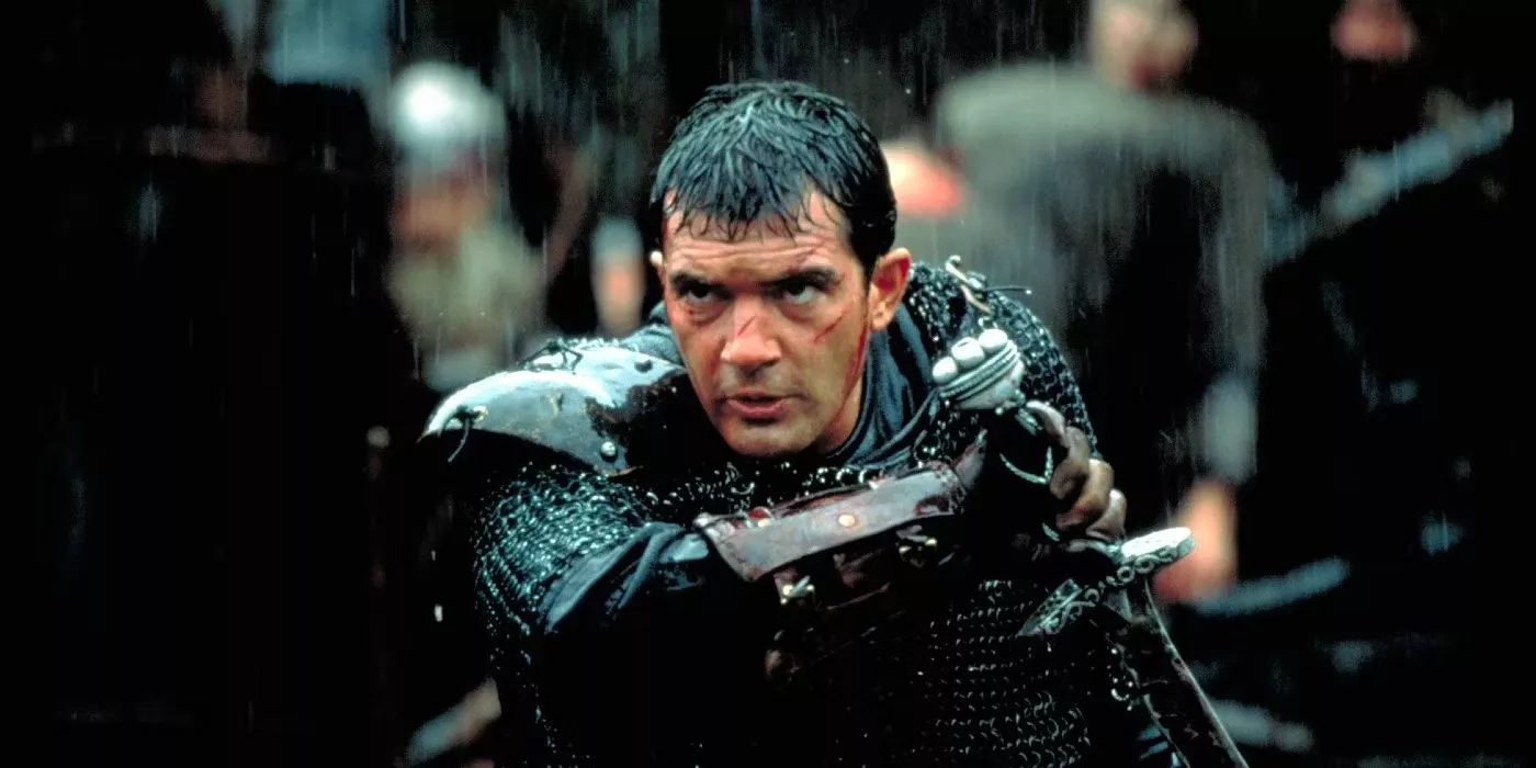 Antonio Banderas se prepara para desenvainar su espada en The 13th Warrior