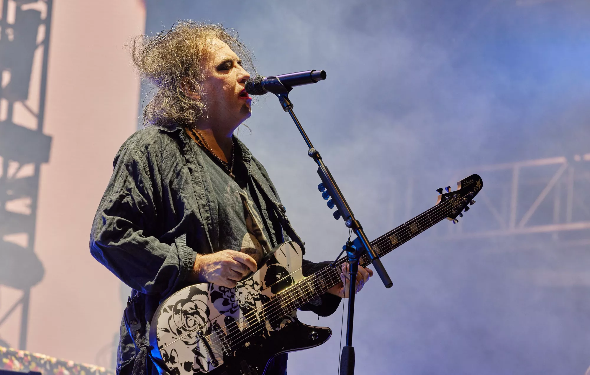 The Cure lanzan la edición deluxe de ‘Songs Of A Lost World’ “debido a la demanda”