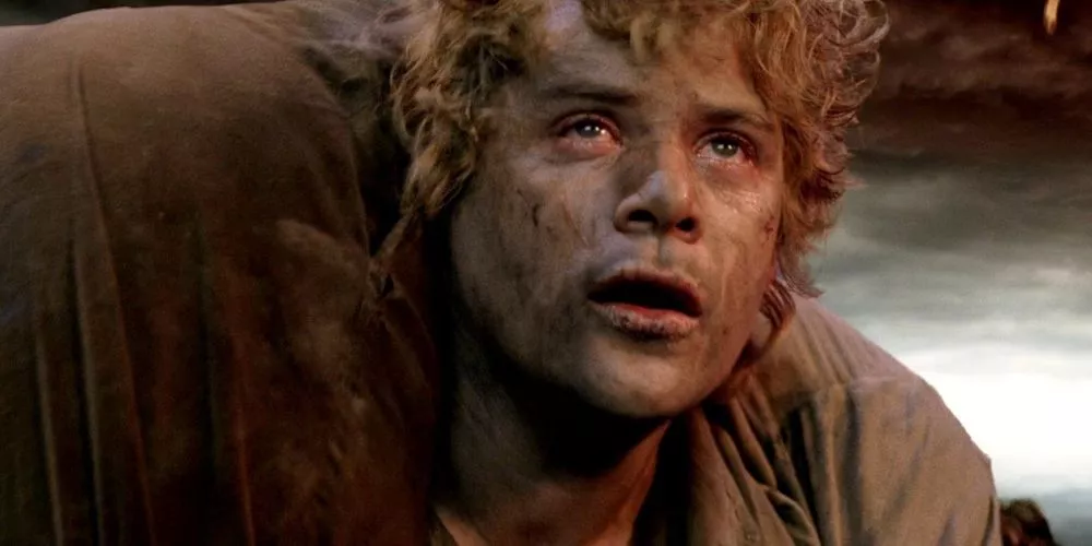 Samwise Gamgee lleva a Frodo por el Monte del Destino en El Señor de los Anillos: El Retorno del Rey