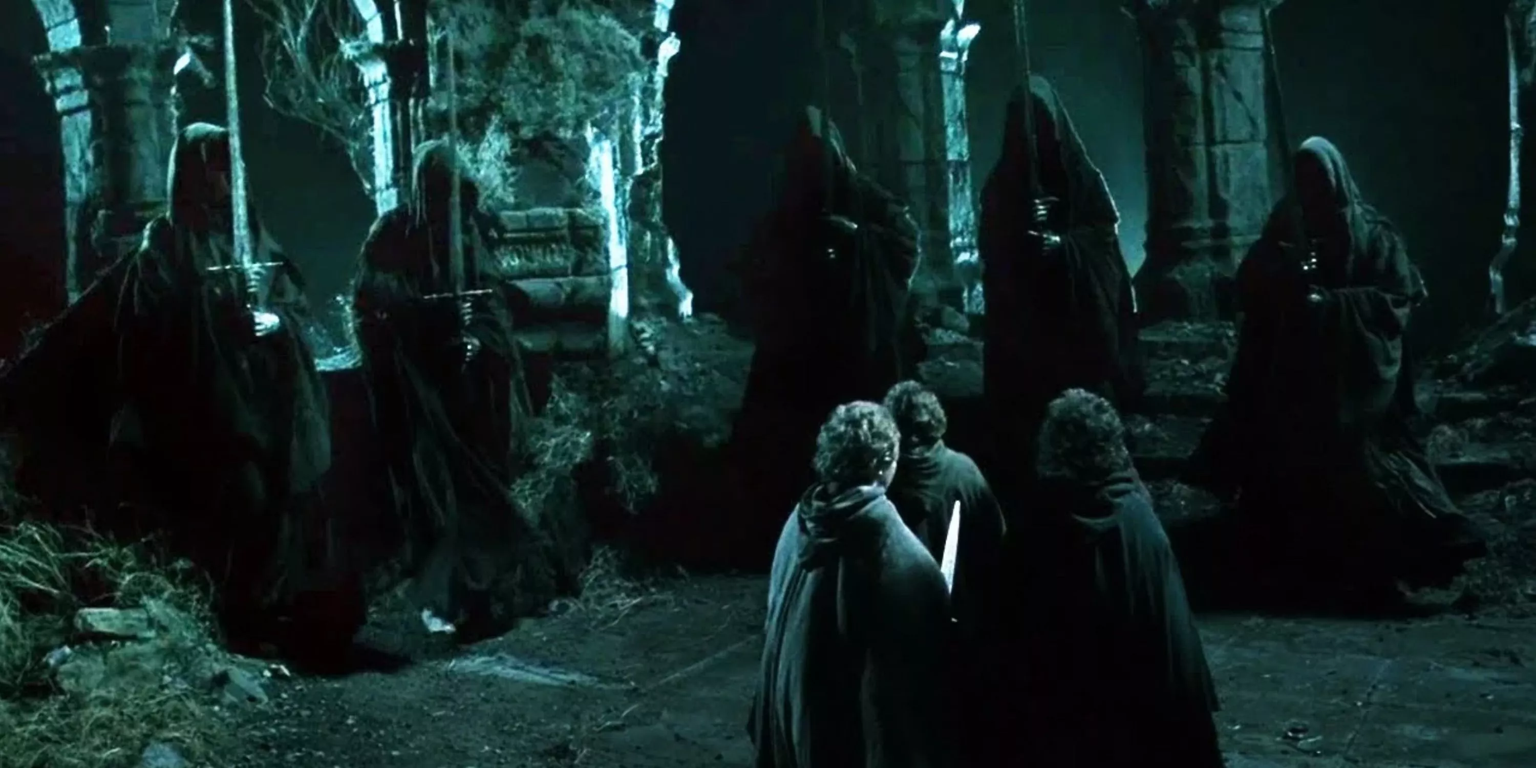 Los Nazgûl de El Señor de los Anillos en Weathertop, rodeando a los hobbits