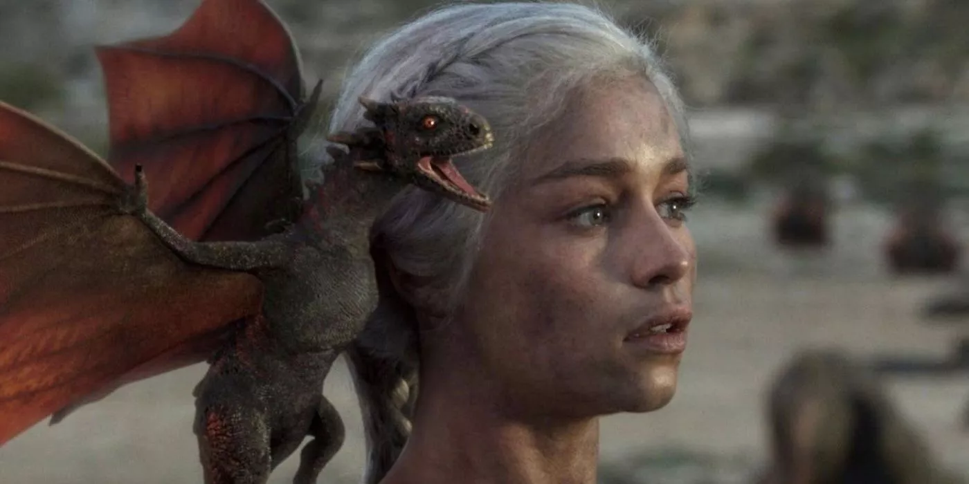 Dragón en el hombro de Daenerys Targaryen en Game of Thrones