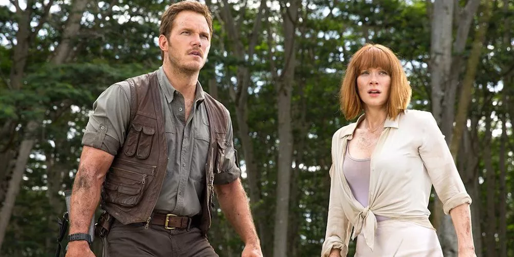 Chris Pratt and Bryce Dallas Howard in jungle in Jurassic World 2015