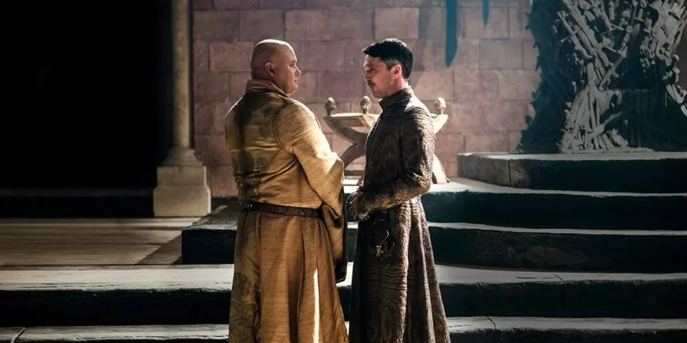 Littlefinger y Varys hablan en Game of Thrones