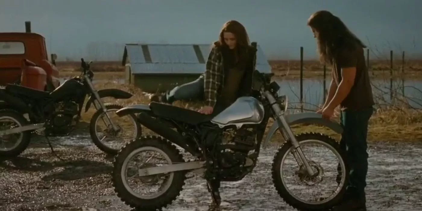 Jacob helps Bella with her bike in New Moon.