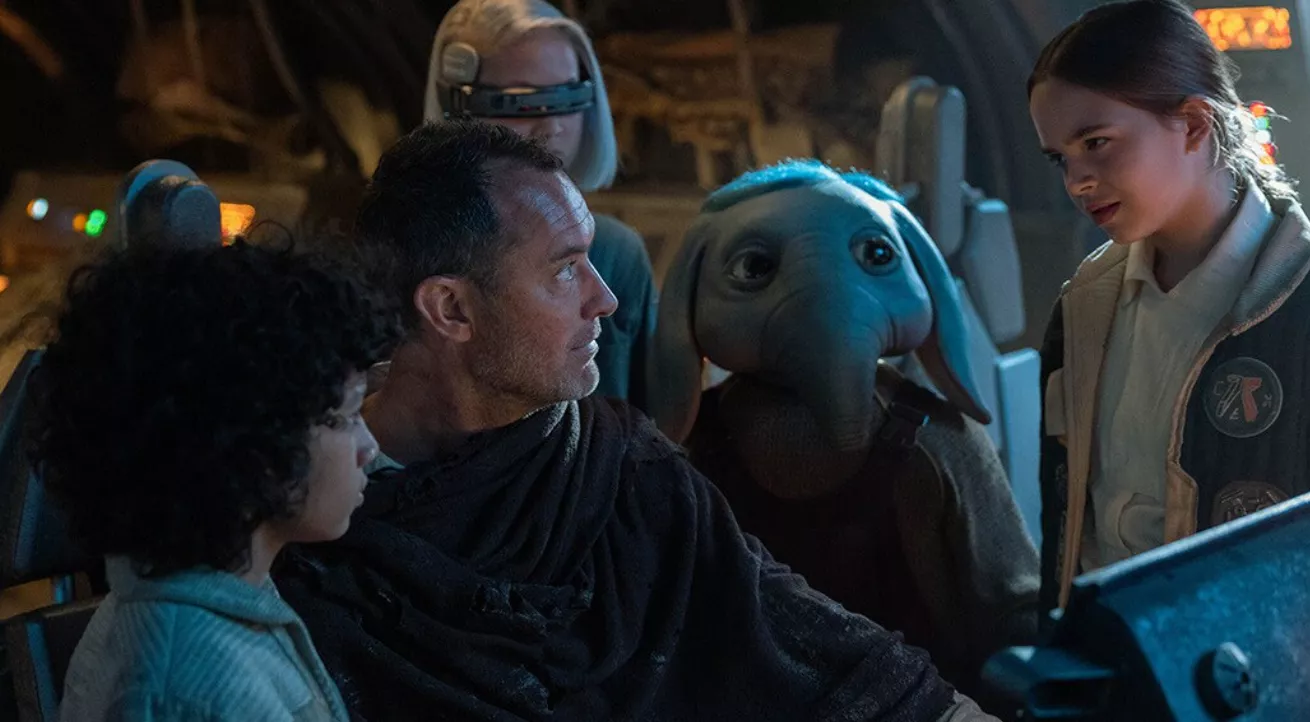 Jude Law talks to the group of kids in Star Wars: Skeleton Crew.