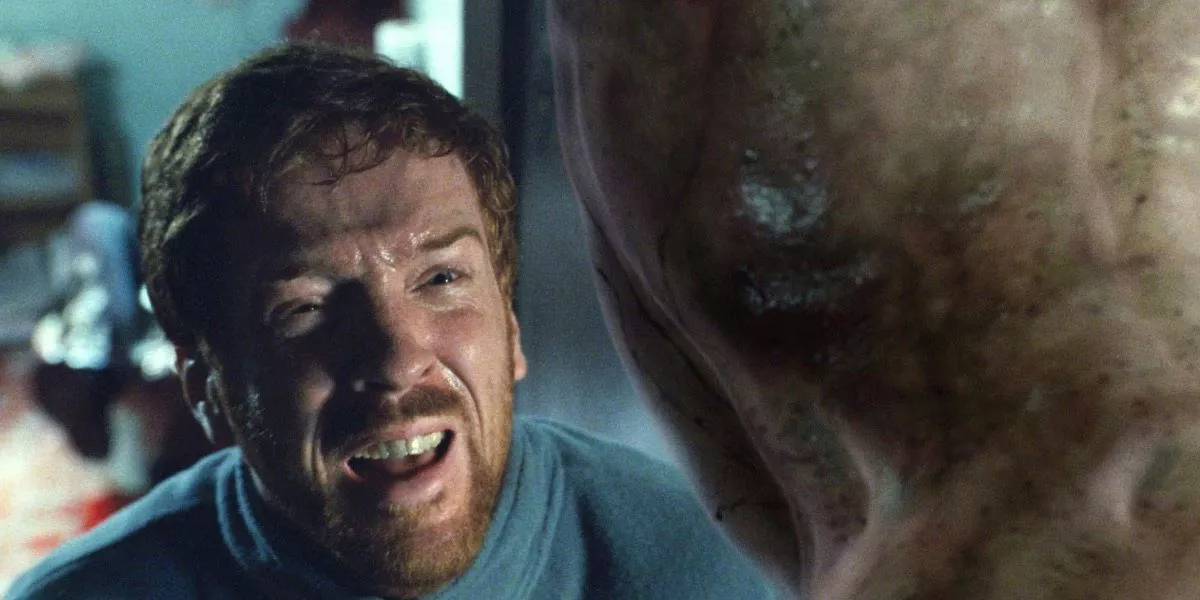 Damian Lewis is terrified while facing a monster in Dreamcatcher